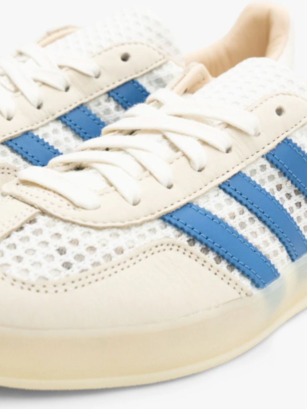 (Adidas) Gazelle in Off White / Focus Blue - Picture 3 of 11